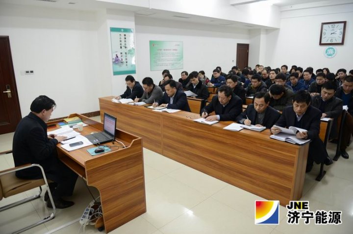 安居煤矿“单开小灶”宣讲集团会议精神