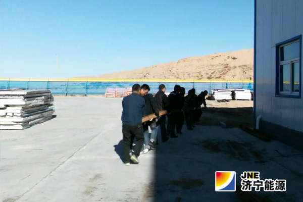 陕西中太公司：组织机关工作人员义务劳动整顿地面生产环境