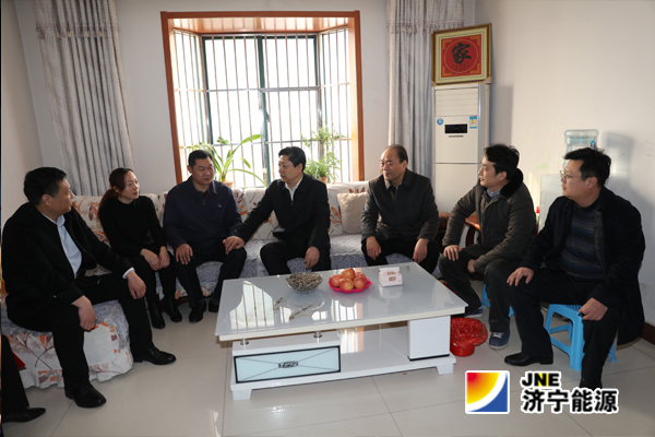 济宁新任市委书记王艺华春节前看望慰问潘兴喜