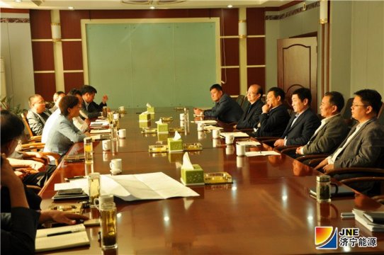 金乡县委书记董冰到花园煤矿召开政企合作现场办公会