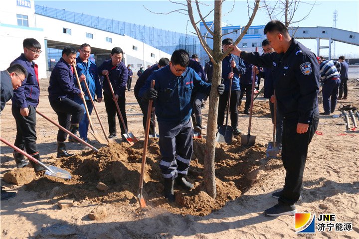 1552534896211716.jpg 2019年3月12日,济矿物流公司开展“播种绿色 绿化家园”主题植树活动 (2).jpg