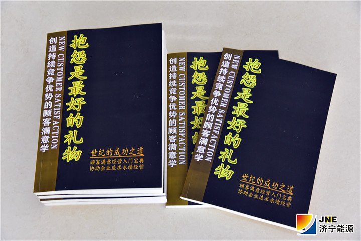 1554175248172342.jpg 2019年3月28日,金源煤矿为职工发放书籍(徐帅).jpg