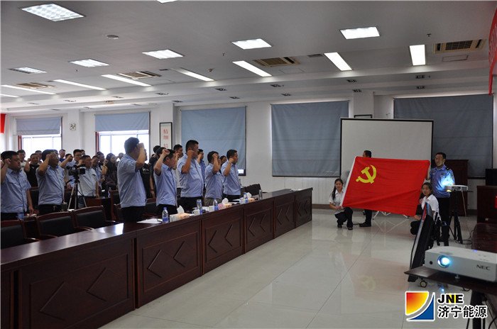 1564984208835892.jpg 2019年7月1日,花园煤矿党委班子成员参加党日活动.jpg