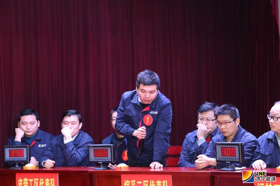 1574825368136380.jpg 11月22日,义桥煤矿2019年“安康杯”安全生产知识竞赛在行政办公楼五楼会议室举行。21.jpg