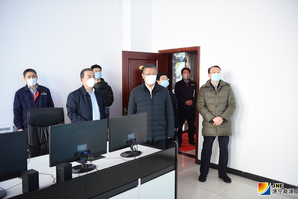 1581505995239481.jpg 2020年2月12日,济宁市人大副主任张玉华到金桥煤矿督导防疫和生产工作(王海峰 摄).jpg