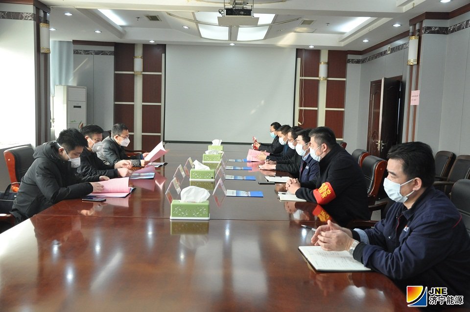 1581567056702888.jpg 2月13日,济宁能源局副局长贺庆亮带队来矿督导疫情防控及复工复产工作。.JPG