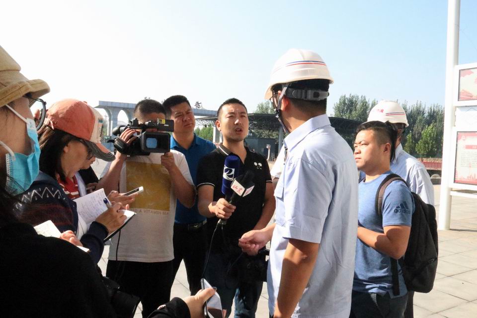 1600824759476082.jpg “大河奔腾”主题采访团走进济矿物流2.jpg