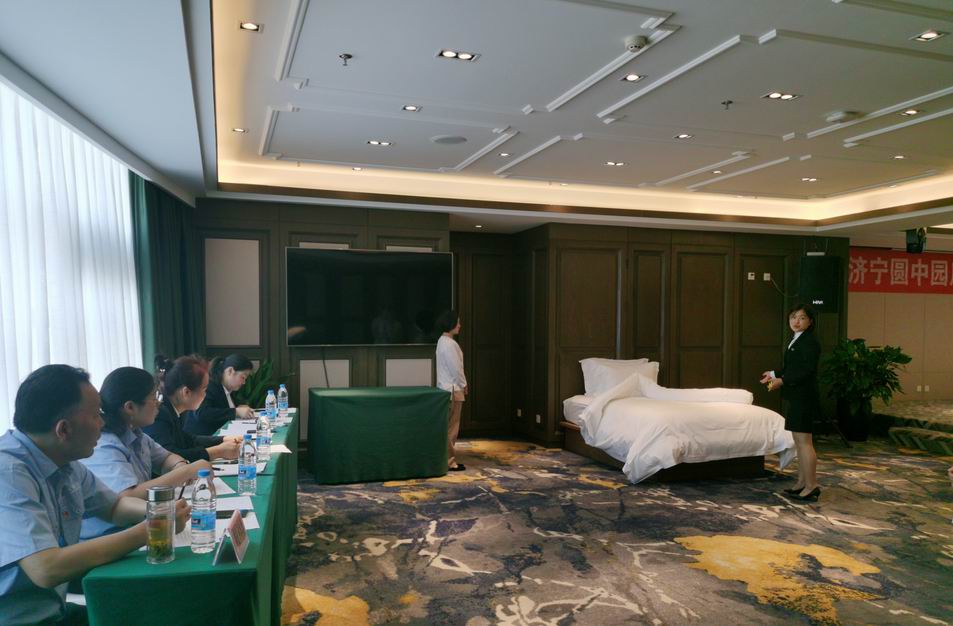 1602732153859348.jpg 圆中园公司:圆中园公司技能比武圆满落幕铺床(王震).jpg