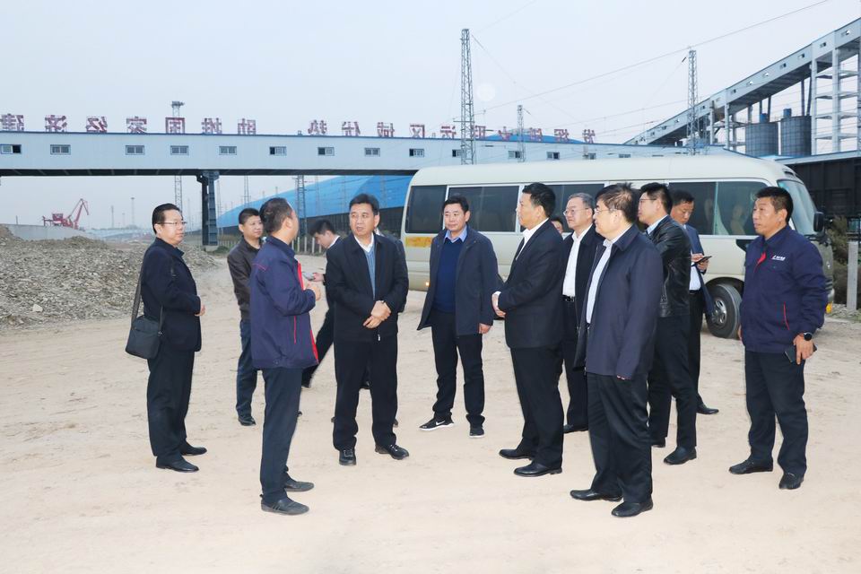 1603868670118165.jpg 丁永民一行到济矿物流公司参观调研2.jpg