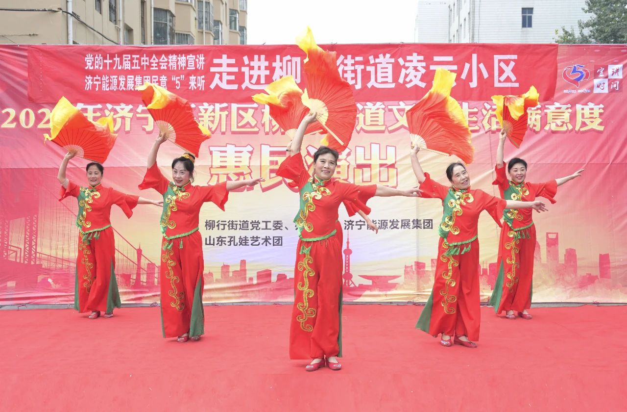 1604626402160686.jpg 集团公司与高新区党工委联合开展 民意“5”来听惠民进社区活动2.jpg