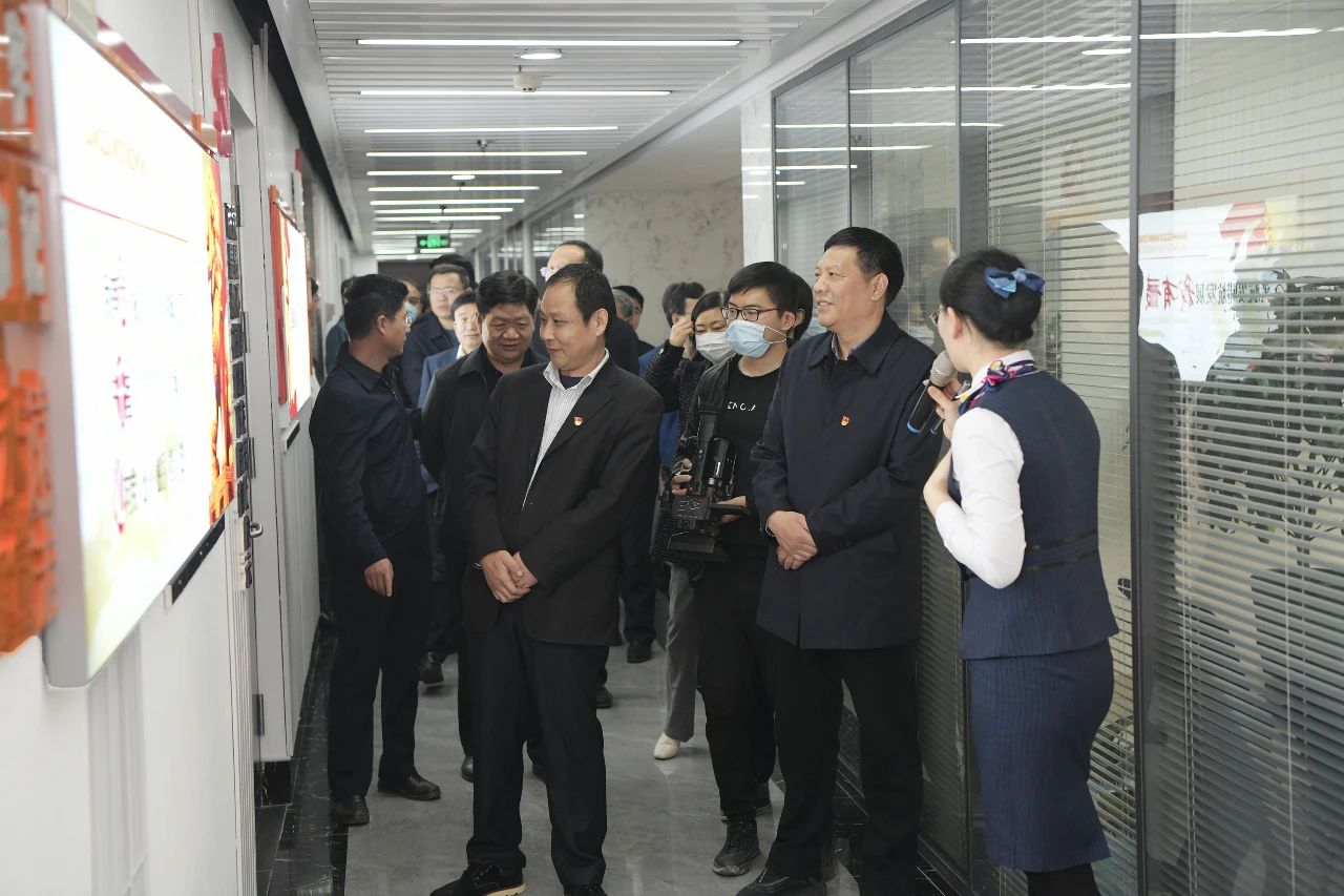 1605066342300419.jpg 全市国资系统观摩团走进集团公司精密制造产业园、东方世纪大厦观摩指导3.jpg