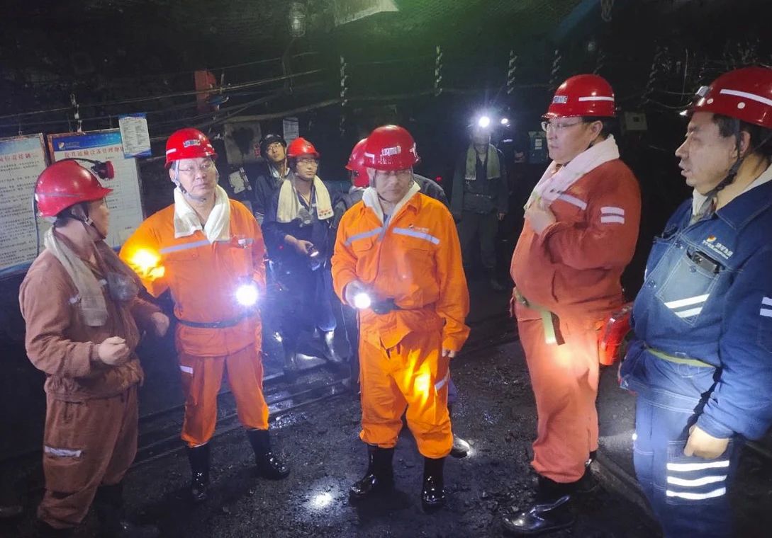 1606186957912171.jpg 刘宗顺一行到金源煤矿进行安全生产许可验收1.jpg