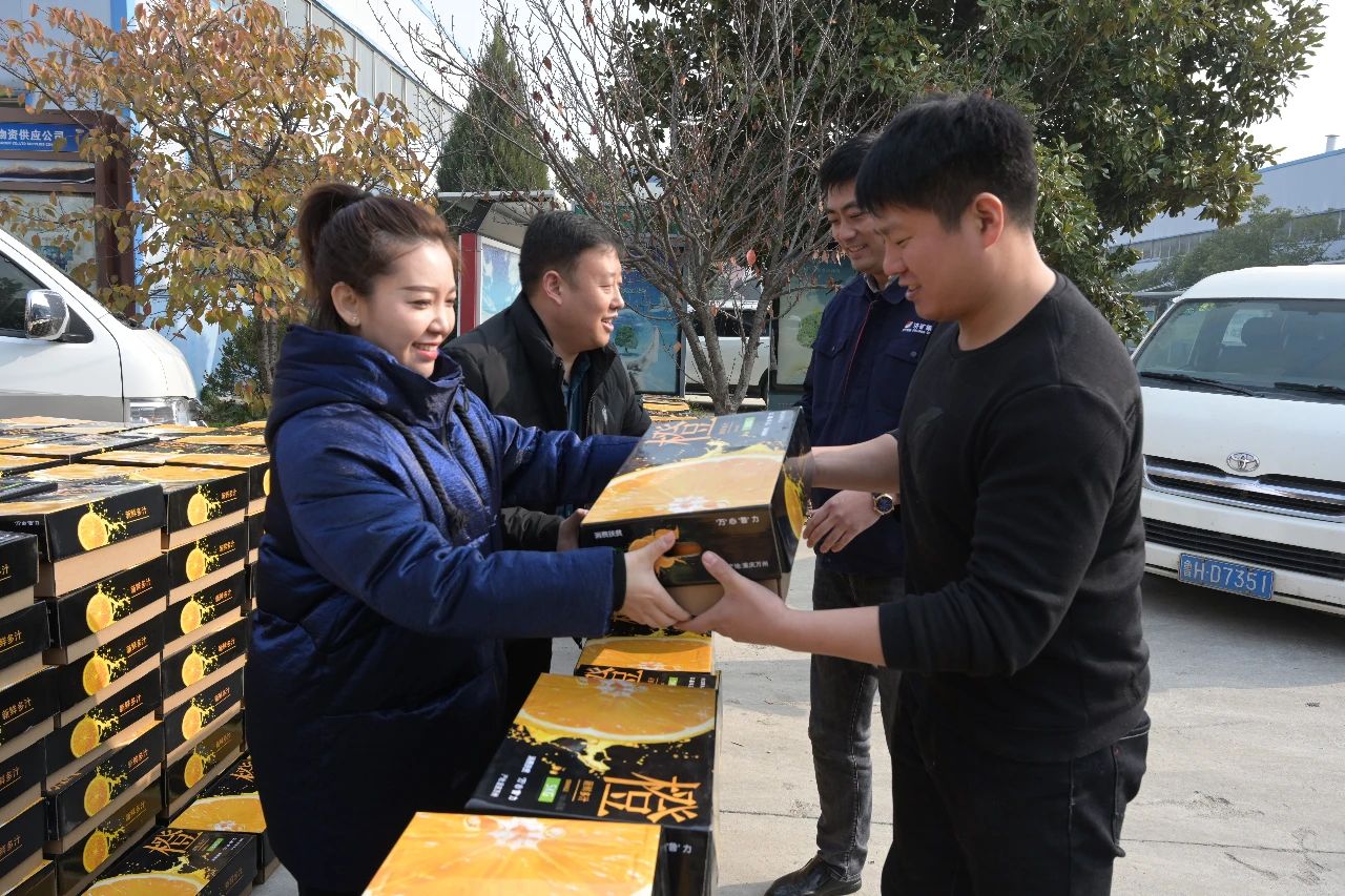 1606778745401357.jpg “橙”心“橙”意,情满万州 集团公司助力重庆万州脱贫攻坚2.jpg