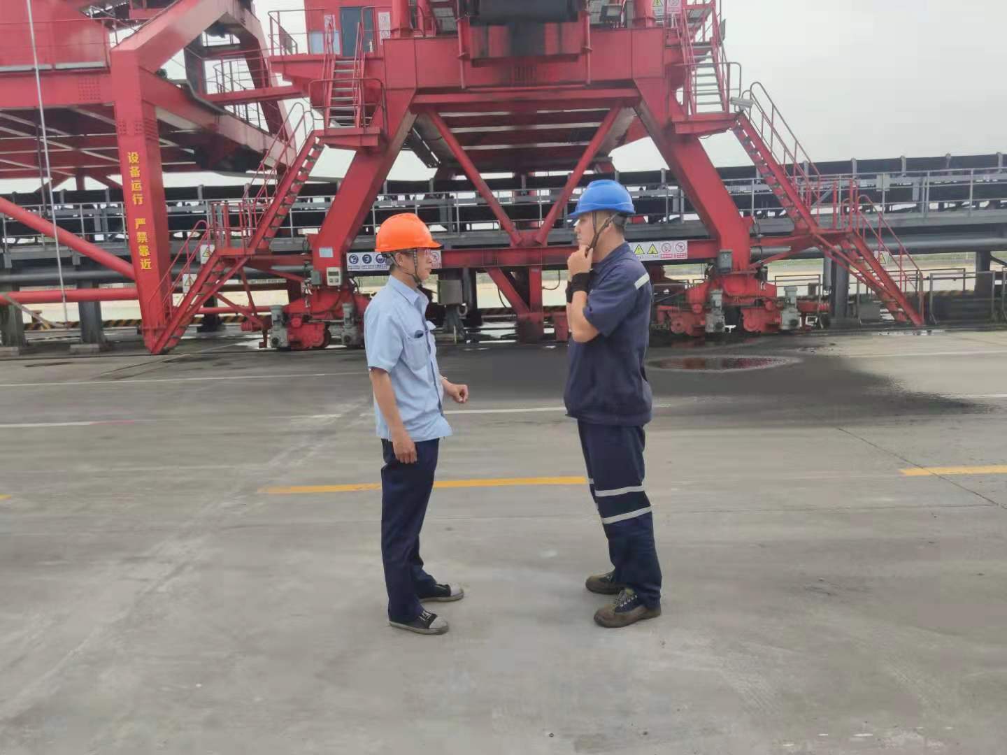 1623114173500727.jpg 安全环保监察部:梁山港组织开展安全着装比武与安全防护知识竞赛(张紫阳).jpg