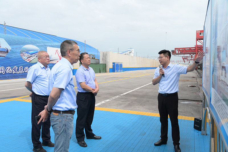 1627549147469415.jpg 山东港口客人莅临梁山港调研指导1(吕言 摄).jpg