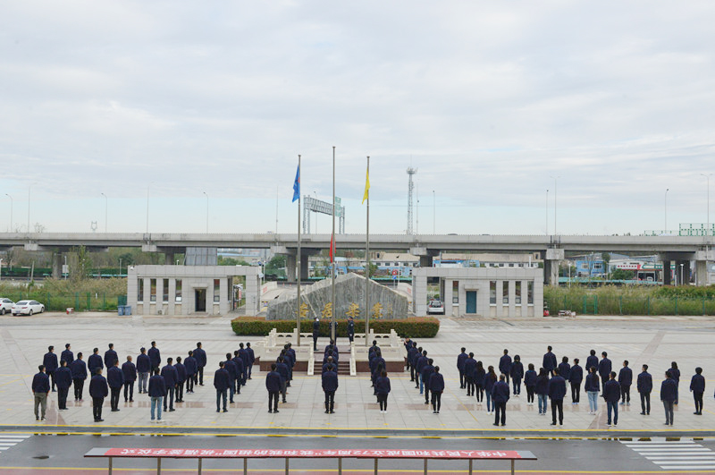 安居煤矿举行“学党史  庆国庆 促发展”升旗仪式_副本.jpg