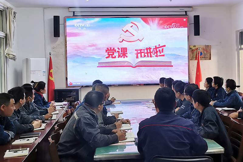 2021年10月18日，运河煤矿基层党支部重温光辉历程 感悟初心使命(张妍）.jpg