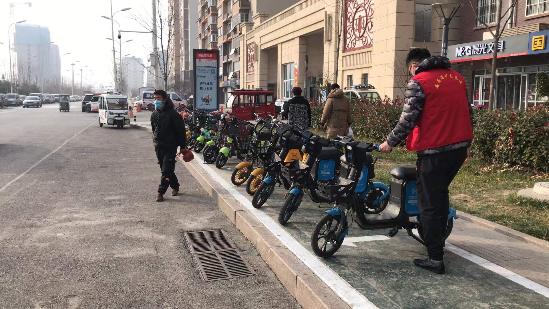 安居煤矿：创城包保进社区 展现安居好风貌2.jpg