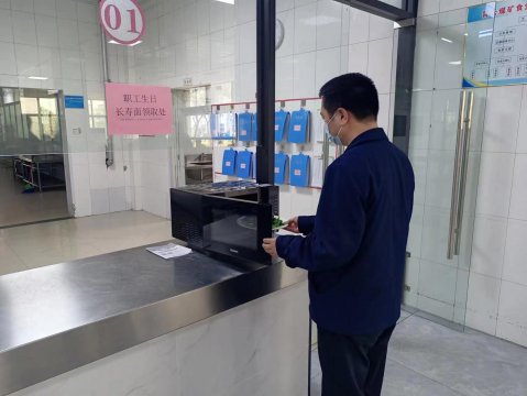 霄云煤矿丨小小微波炉  暖胃又贴心