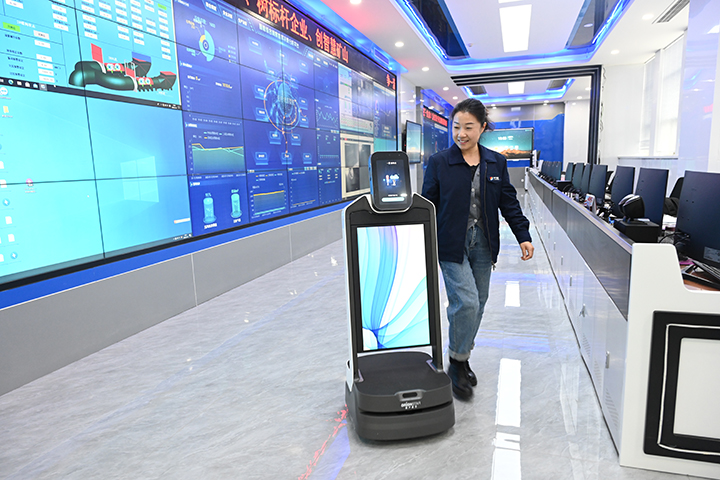 1673850778550720.jpg 金桥煤矿智能化集控中心又添新成员.jpg