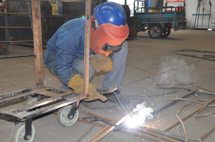 1691462252269077.jpg 三尺机台展巾帼风流1(柏鸥).JPG