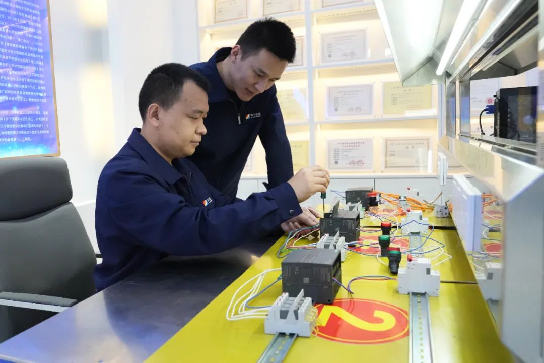 1699096366268948.jpg 640 (1).jpg