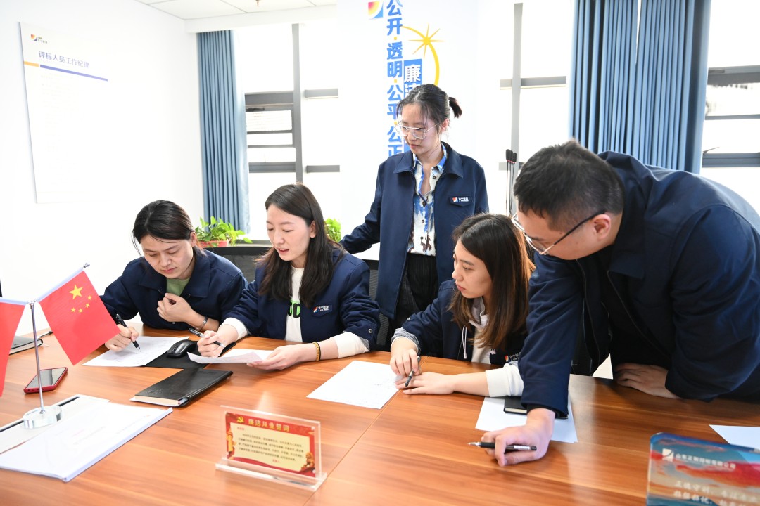 1702455329155043.jpg 立足招标服务职责(地点:正则招标1116,拍摄人:靳溢欣)_网站.jpg