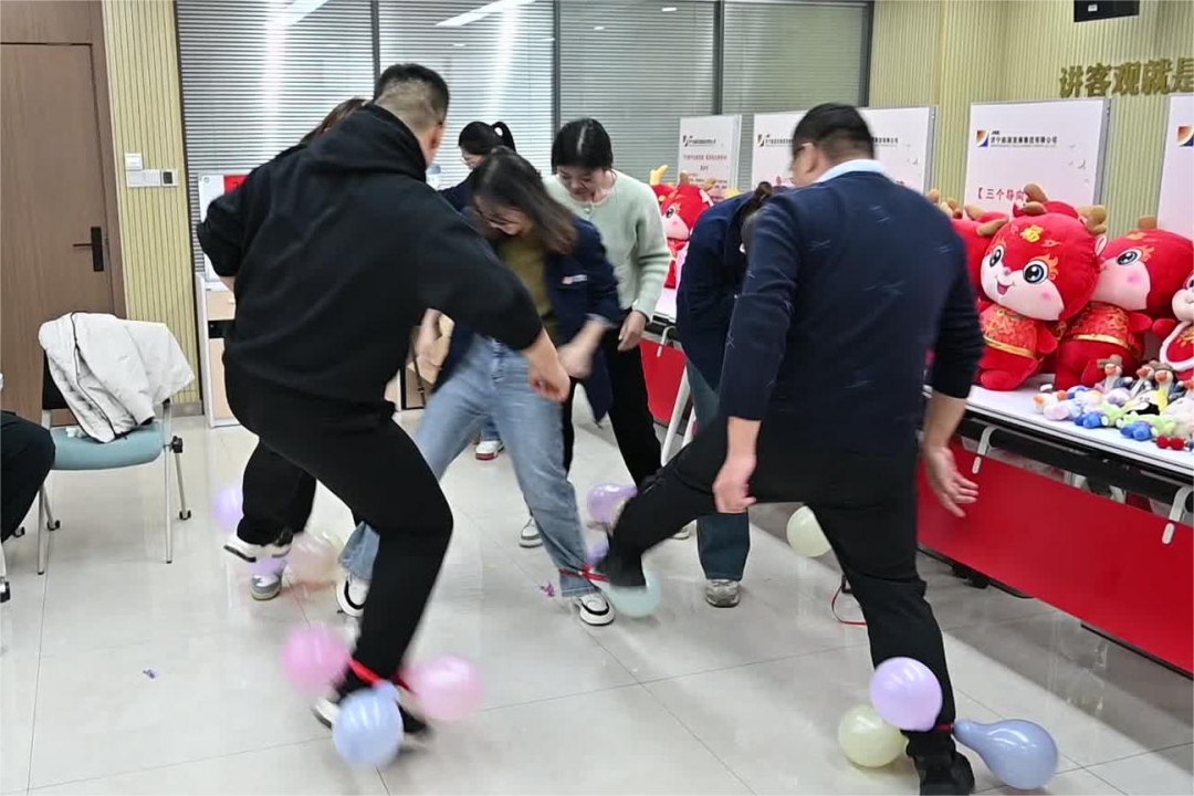 1703926699135636.jpg 踩气球2-网站.jpg