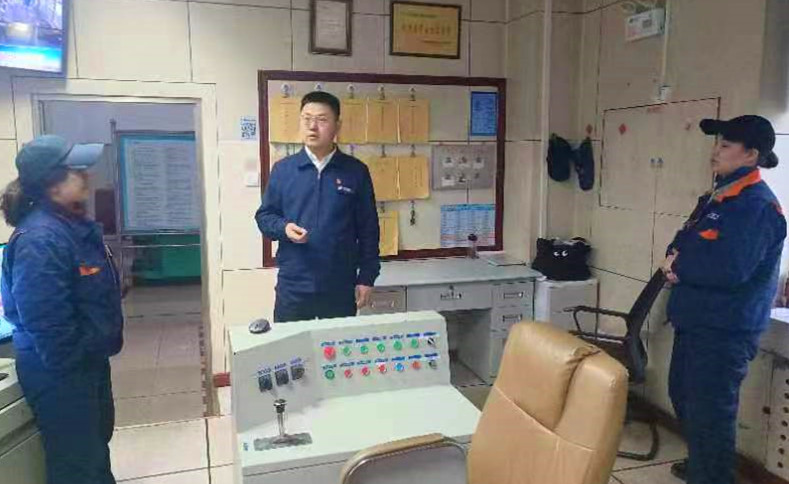 1709792243111452.jpg 3月7日,辛光明到机电工区调研指导工作_副本.jpg