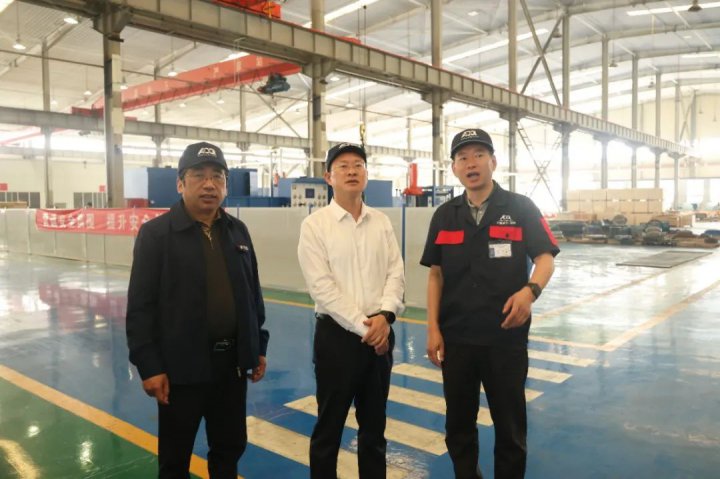 王崇景到精密制造产业园调研指导工作